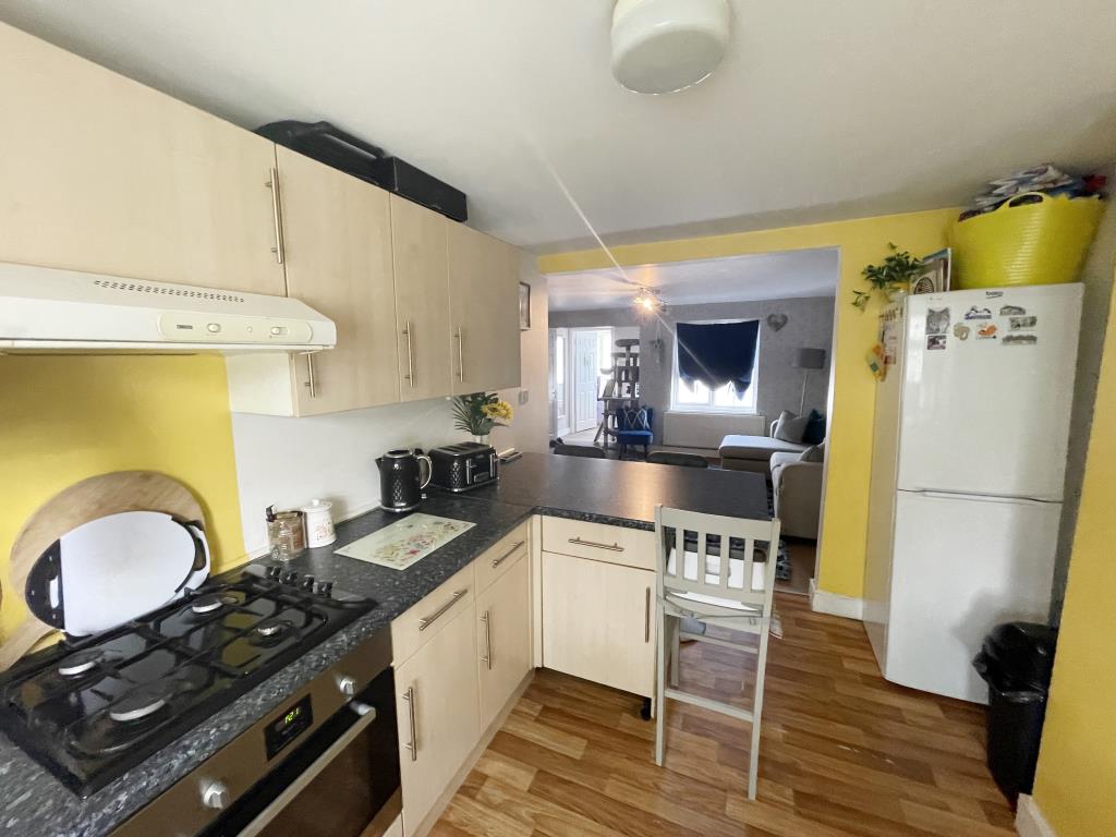 Lot: 3 - LEASEHOLD RESIDENTIAL INVESTMENT IN HIGH STREET LOCATION - inside view of kitchen area